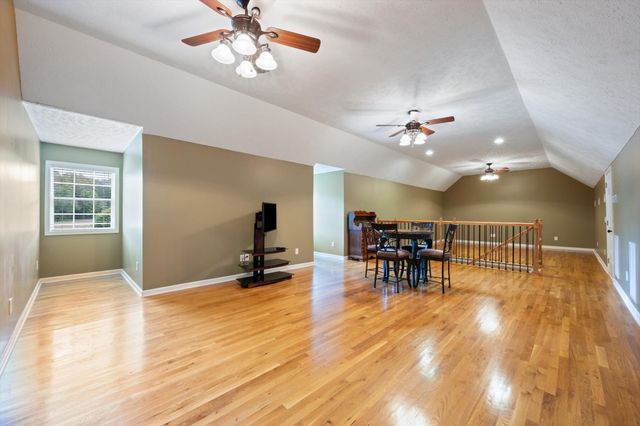 637 Coopertown Rd, Unionville, TN 37180