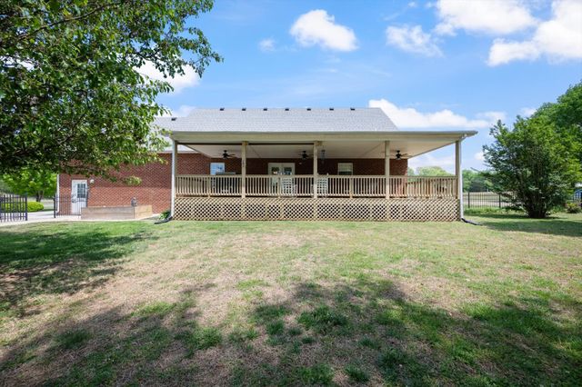 637 Coopertown Rd, Unionville, TN 37180