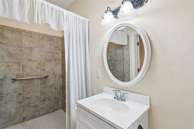 3132 Millbrook Square, Norman, OK 73072