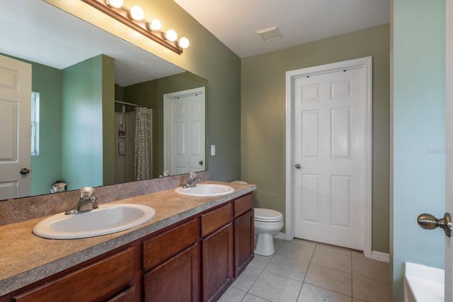 2228 MARTINS RUN, Tavares, FL 32778