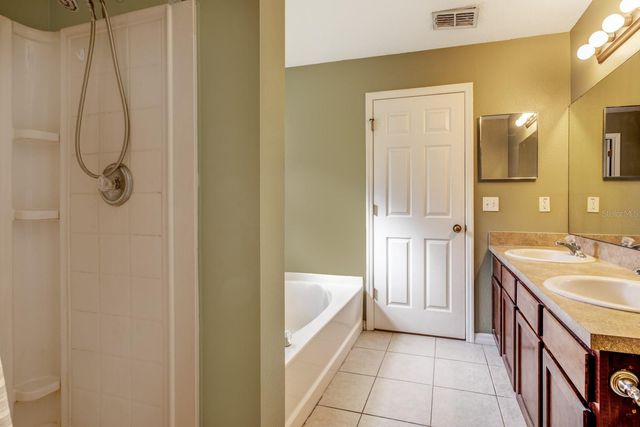 2228 MARTINS RUN, Tavares, FL 32778