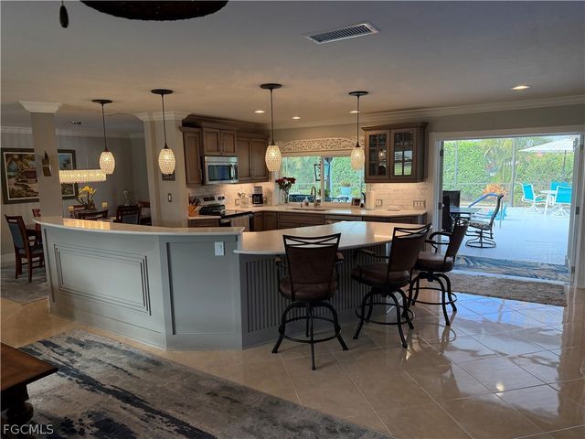 28404 Las Palmas CIR, Bonita Springs, FL 34135