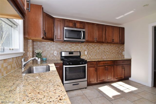 2423 Eaton Road, University Heights, OH 44118