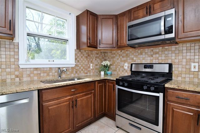 2423 Eaton Road, University Heights, OH 44118