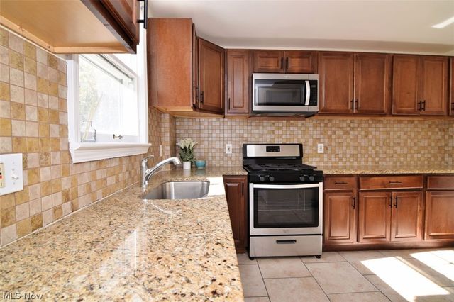 2423 Eaton Road, University Heights, OH 44118