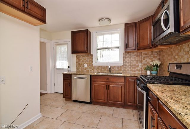 2423 Eaton Road, University Heights, OH 44118