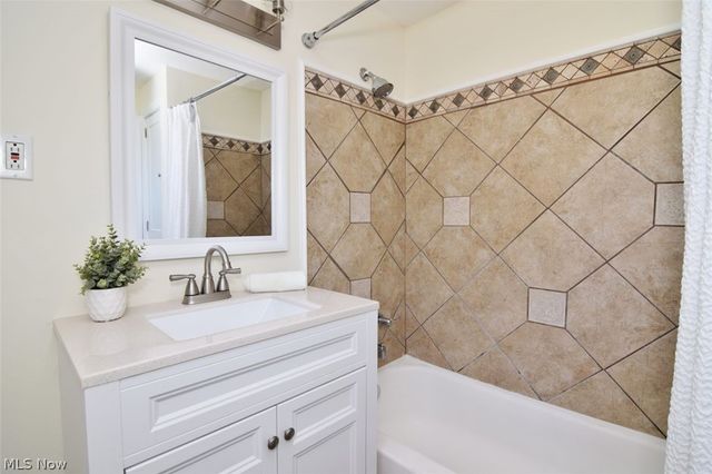 2423 Eaton Road, University Heights, OH 44118