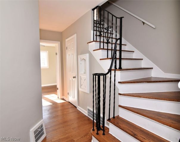 2423 Eaton Road, University Heights, OH 44118