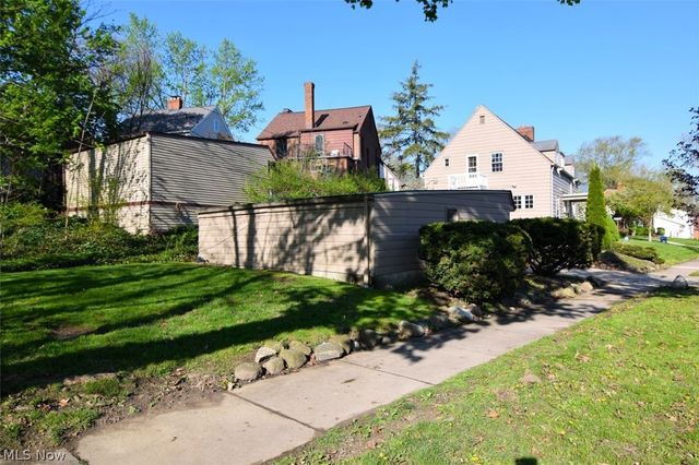2423 Eaton Road, University Heights, OH 44118