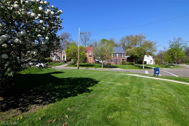 2423 Eaton Road, University Heights, OH 44118