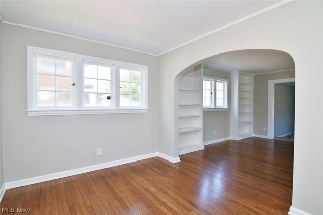 2423 Eaton Road, University Heights, OH 44118