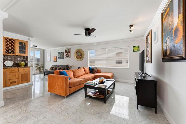 121 Golden Isles Dr 707, Hallandale Beach, FL 33009