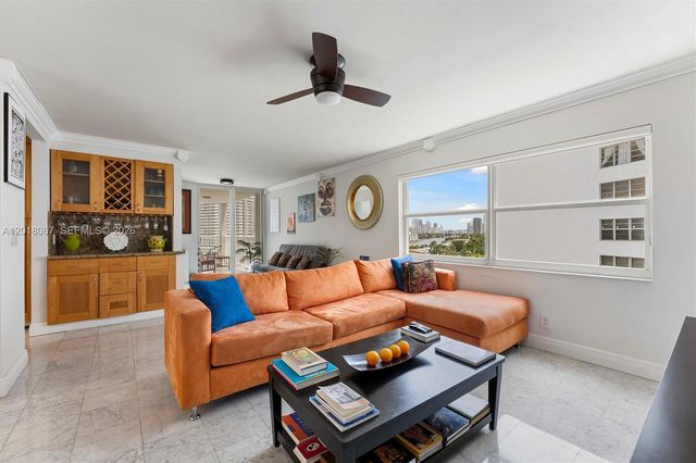 121 Golden Isles Dr 707, Hallandale Beach, FL 33009