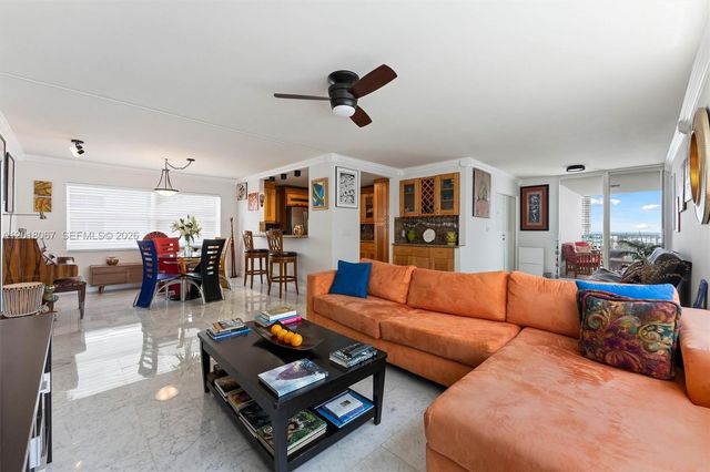 121 Golden Isles Dr 707, Hallandale Beach, FL 33009