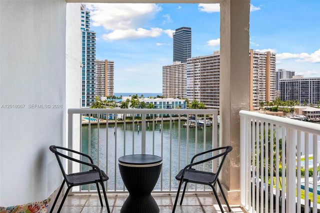 121 Golden Isles Dr 707, Hallandale Beach, FL 33009