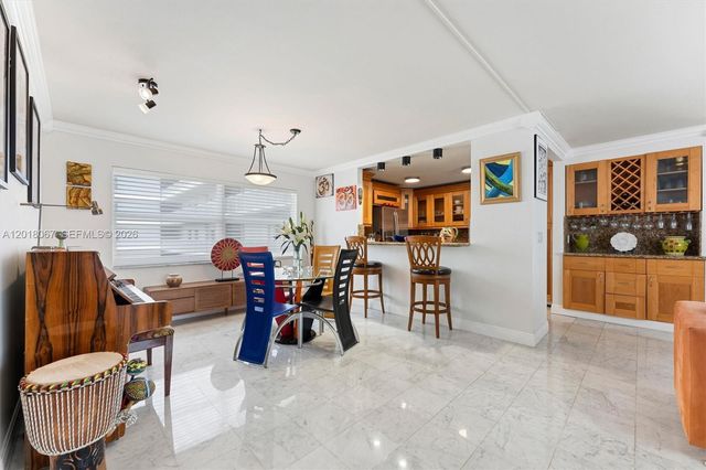 121 Golden Isles Dr 707, Hallandale Beach, FL 33009