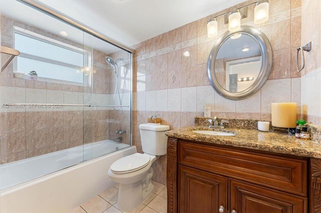 121 Golden Isles Dr 707, Hallandale Beach, FL 33009