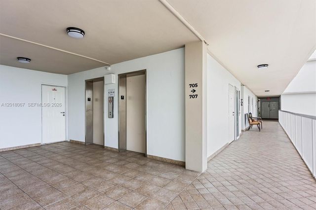 121 Golden Isles Dr 707, Hallandale Beach, FL 33009