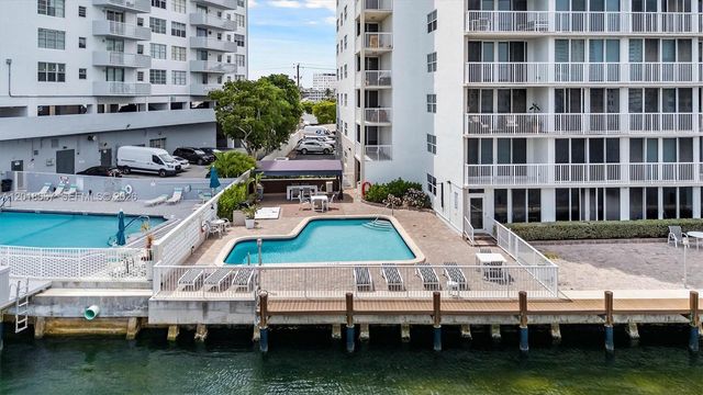 121 Golden Isles Dr 707, Hallandale Beach, FL 33009