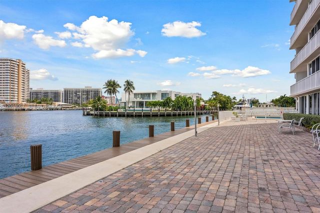 121 Golden Isles Dr 707, Hallandale Beach, FL 33009