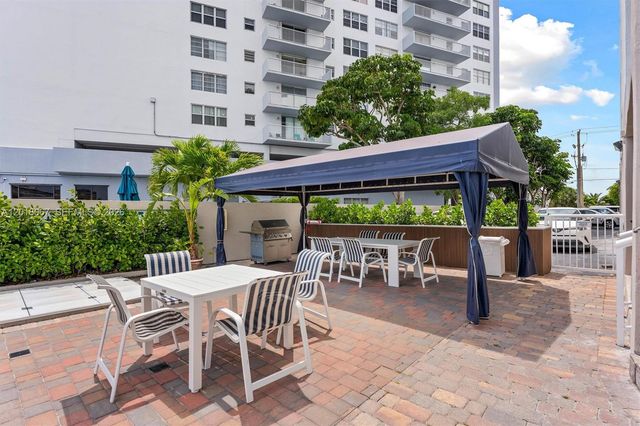 121 Golden Isles Dr 707, Hallandale Beach, FL 33009