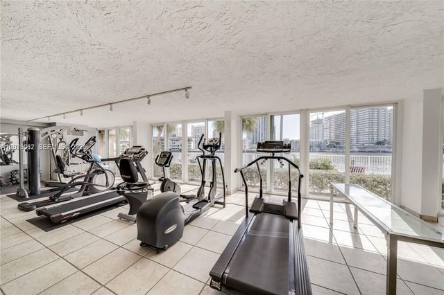 121 Golden Isles Dr 707, Hallandale Beach, FL 33009