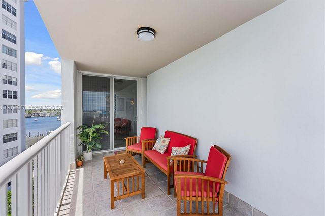 121 Golden Isles Dr 707, Hallandale Beach, FL 33009