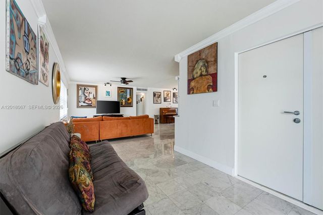 121 Golden Isles Dr 707, Hallandale Beach, FL 33009