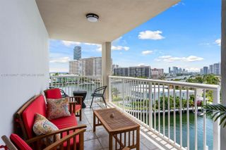 121 Golden Isles Dr 707, Hallandale Beach, FL 33009