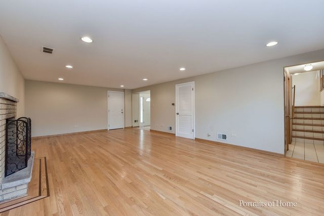 8S122 Washington Street, Darien, IL 60561