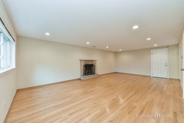 8S122 Washington Street, Darien, IL 60561