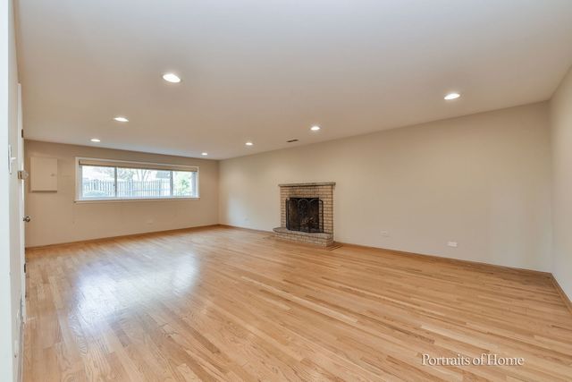 8S122 Washington Street, Darien, IL 60561