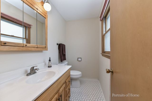 8S122 Washington Street, Darien, IL 60561
