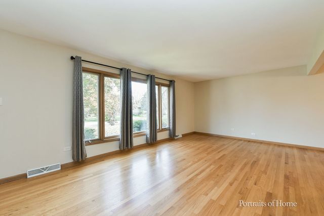 8S122 Washington Street, Darien, IL 60561