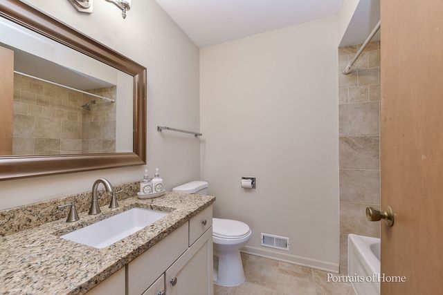 8S122 Washington Street, Darien, IL 60561