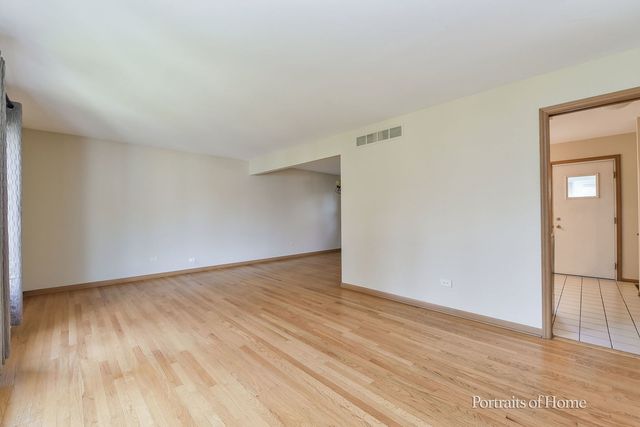 8S122 Washington Street, Darien, IL 60561