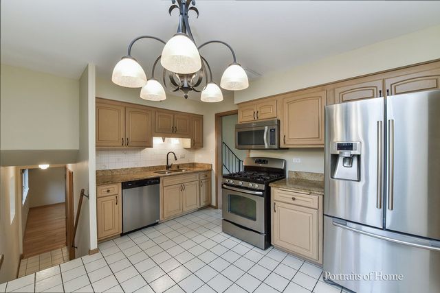 8S122 Washington Street, Darien, IL 60561