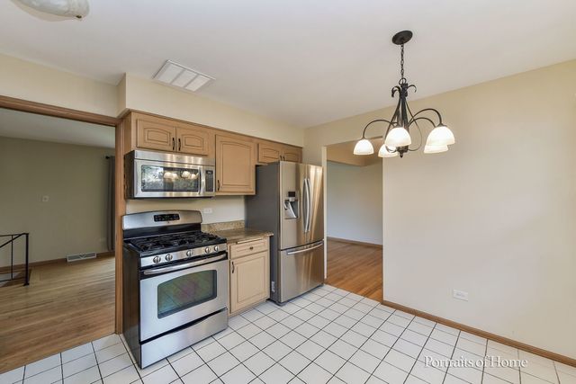 8S122 Washington Street, Darien, IL 60561