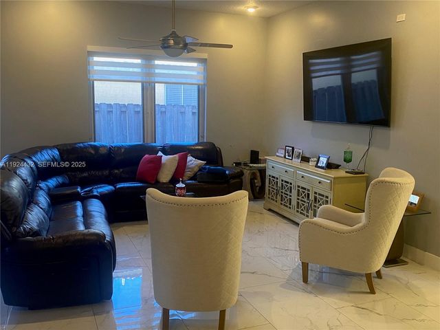 14046 S Cypress Cove Cir, Davie, FL 33325