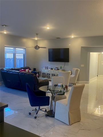 14046 S Cypress Cove Cir, Davie, FL 33325