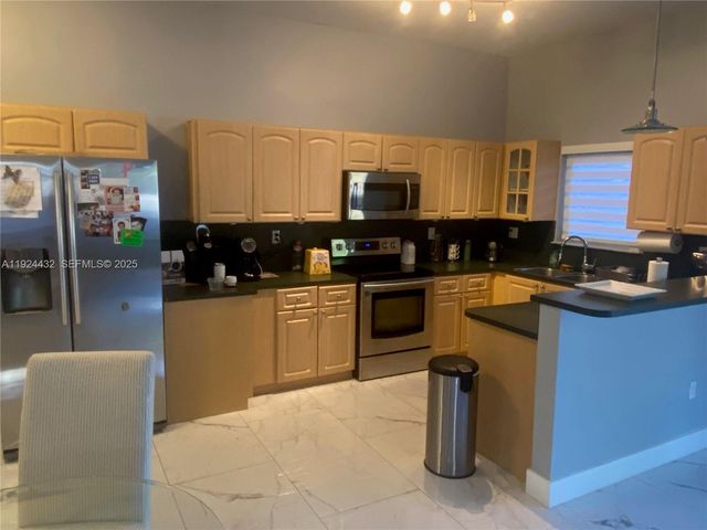 14046 S Cypress Cove Cir, Davie, FL 33325