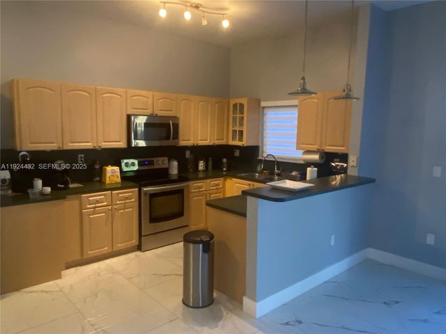 14046 S Cypress Cove Cir, Davie, FL 33325