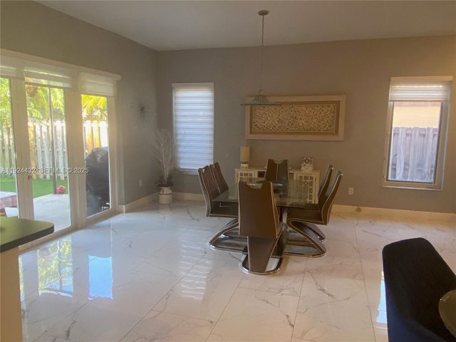 14046 S Cypress Cove Cir, Davie, FL 33325