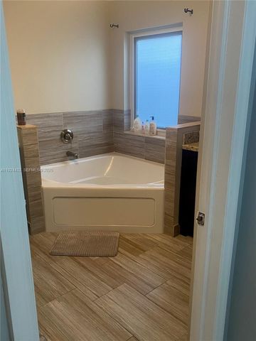 14046 S Cypress Cove Cir, Davie, FL 33325