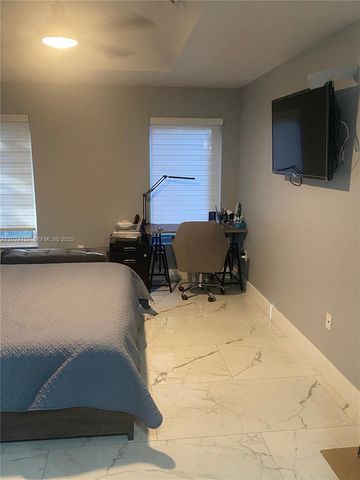 14046 S Cypress Cove Cir, Davie, FL 33325