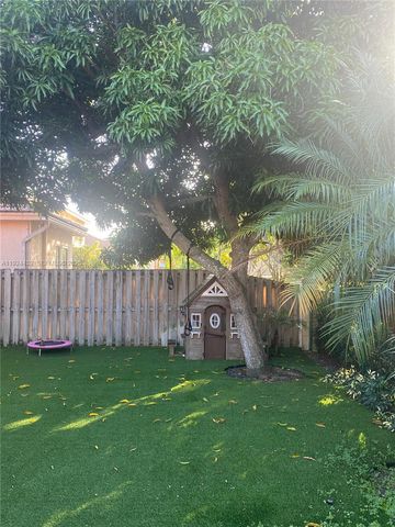 14046 S Cypress Cove Cir, Davie, FL 33325