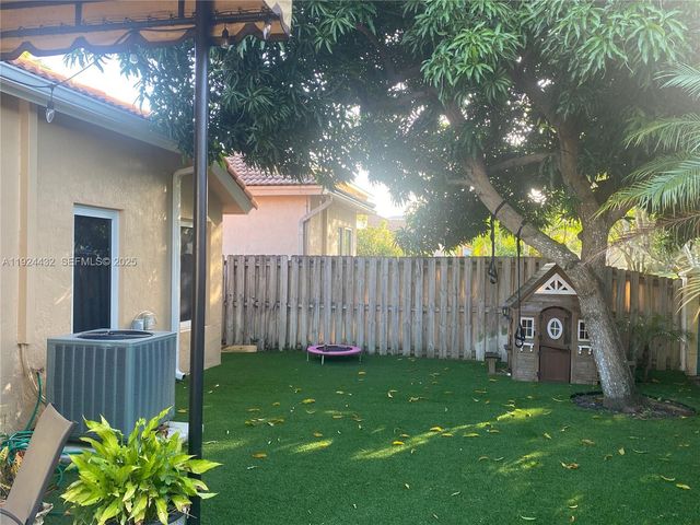 14046 S Cypress Cove Cir, Davie, FL 33325