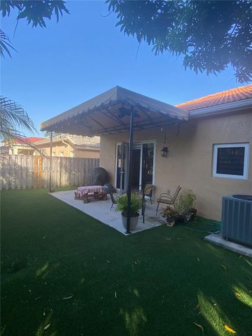 14046 S Cypress Cove Cir, Davie, FL 33325