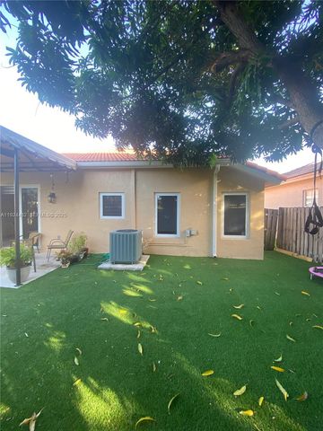 14046 S Cypress Cove Cir, Davie, FL 33325