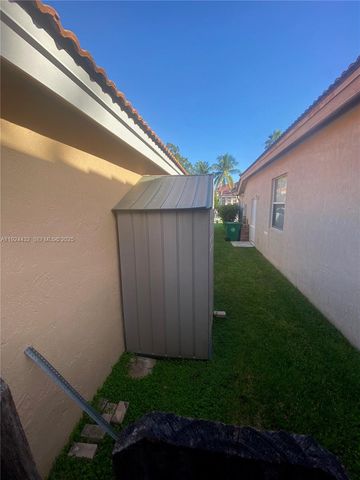 14046 S Cypress Cove Cir, Davie, FL 33325